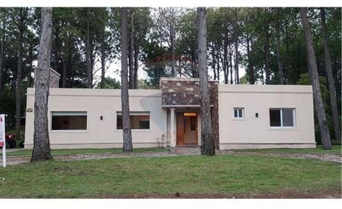 Casa de 3 dormitorios en Mar del Plata, Argentina No. 88049