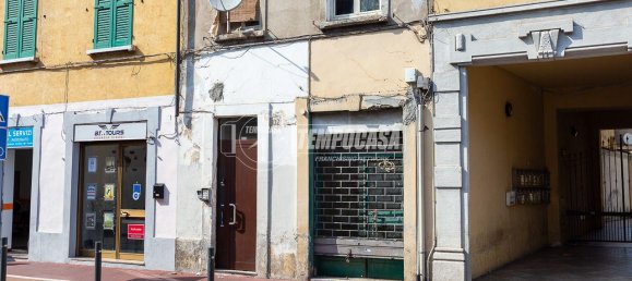 3 rooms Apartment in Brescia, Italy No. 7360 2