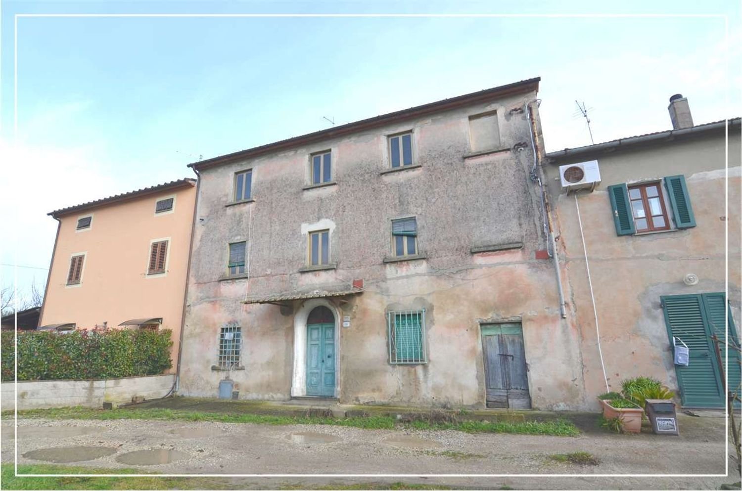  بناية في Larciano, Italy 200متر مربع رقم 131115