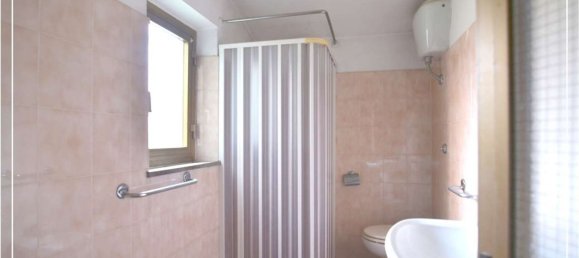 بناية في Larciano, Italy 200متر مربع رقم 131115 3