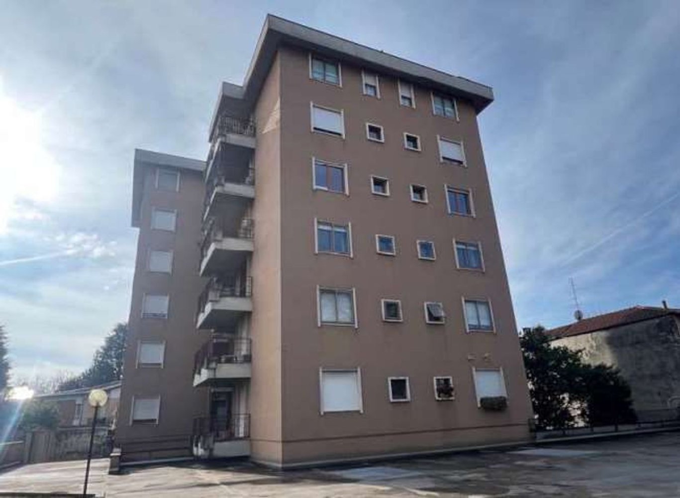 Apartamento de 5 habitaciónes en Busto Arsizio, Italy No. 299487