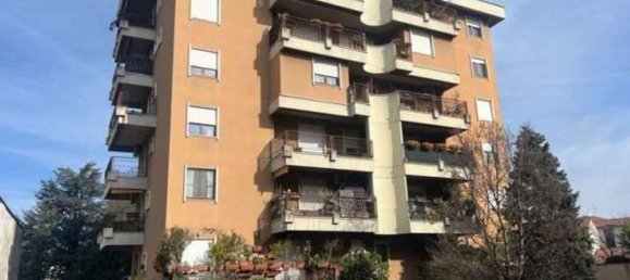 Apartamento de 5 habitaciónes en Busto Arsizio, Italy No. 299487 2
