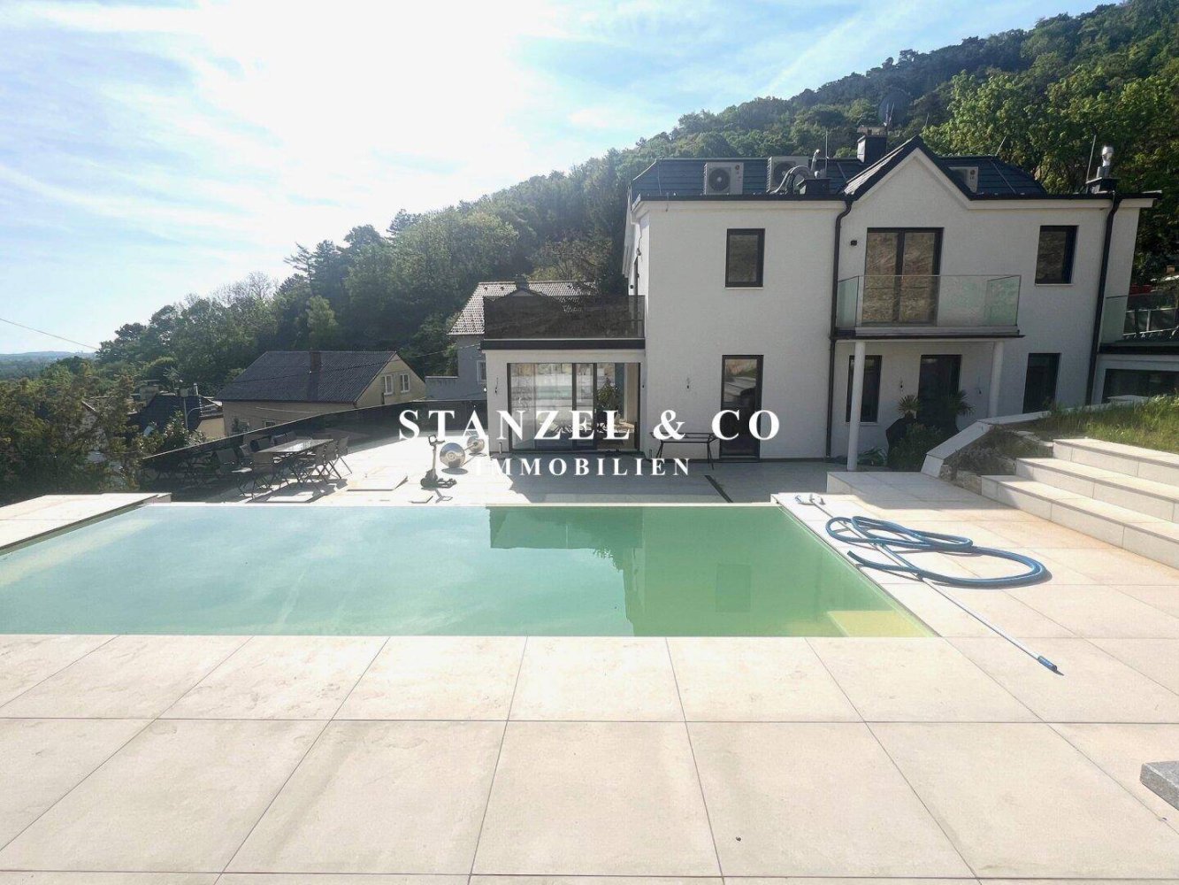 5 rooms Villa in Klosterneuburg, Austria No. 94561