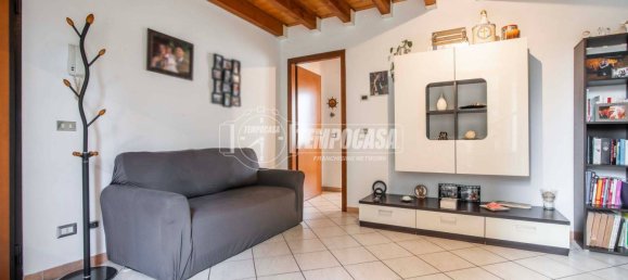 Apartamento de 2 dormitorios en Gorla Minore, Italy No. 266933 3