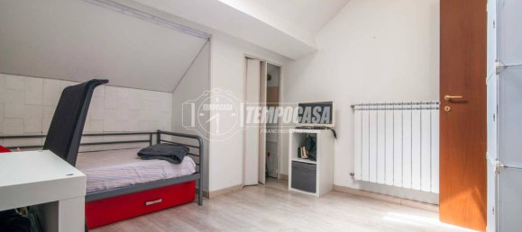 Apartamento de 2 dormitorios en Gorla Minore, Italy No. 266933 17