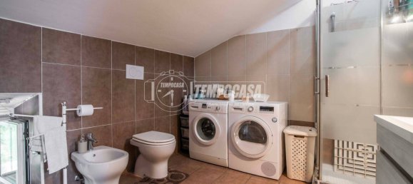 Apartamento de 2 dormitorios en Gorla Minore, Italy No. 266933 18