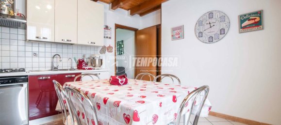 Apartamento de 2 dormitorios en Gorla Minore, Italy No. 266933 6
