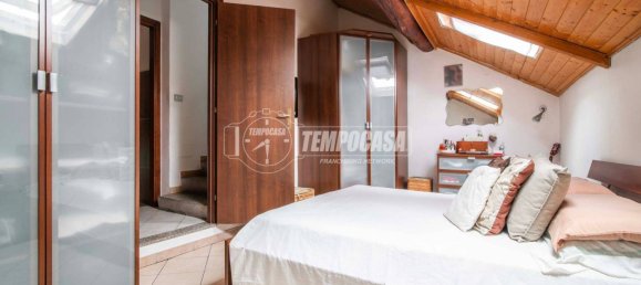 Apartamento de 2 dormitorios en Gorla Minore, Italy No. 266933 9