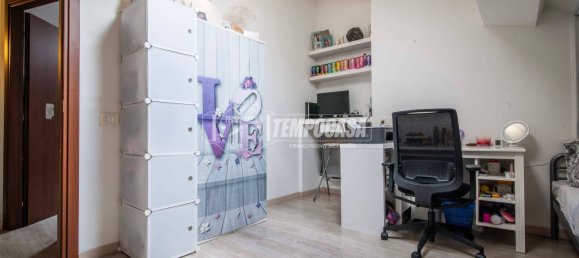 Apartamento de 2 dormitorios en Gorla Minore, Italy No. 266933 16