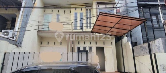 3 Schlafzimmer Haus in Gambir, Indonesia, Nr. 1752 2