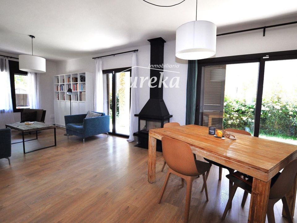 Вилла с 4 спальнями в Герона, Испания № 179112