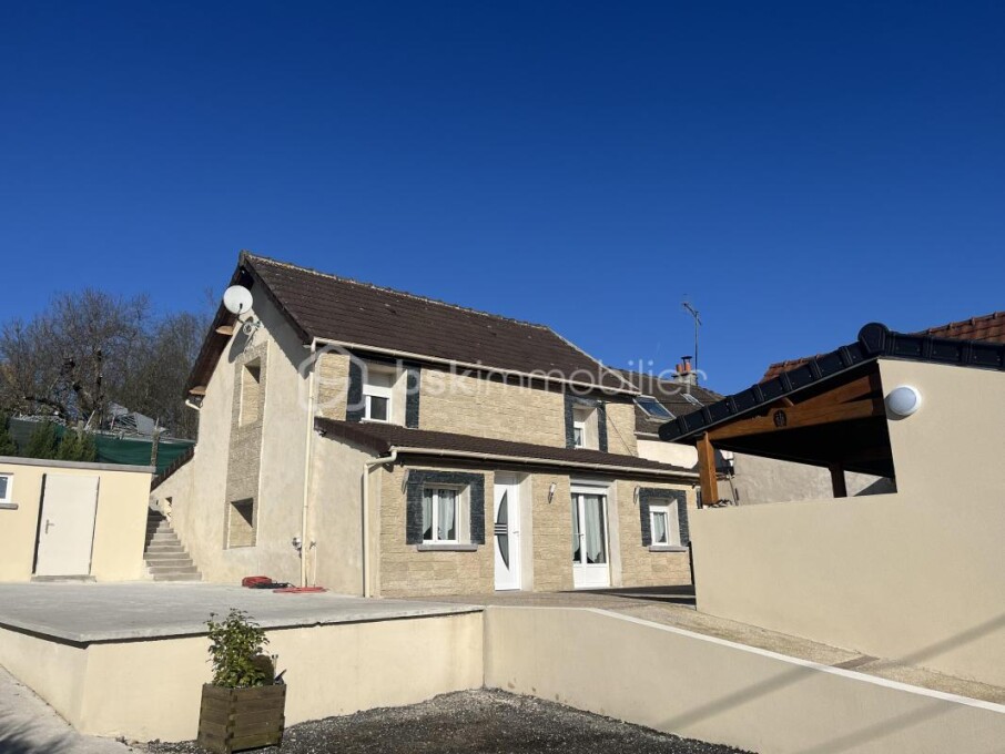 3 bedrooms House in Meaux, France No. 317931