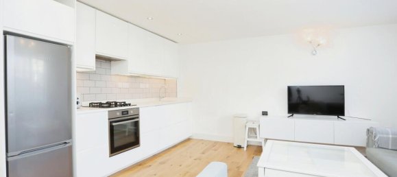 2 bedrooms Apartment in London, United Kingdom No. 10818 2