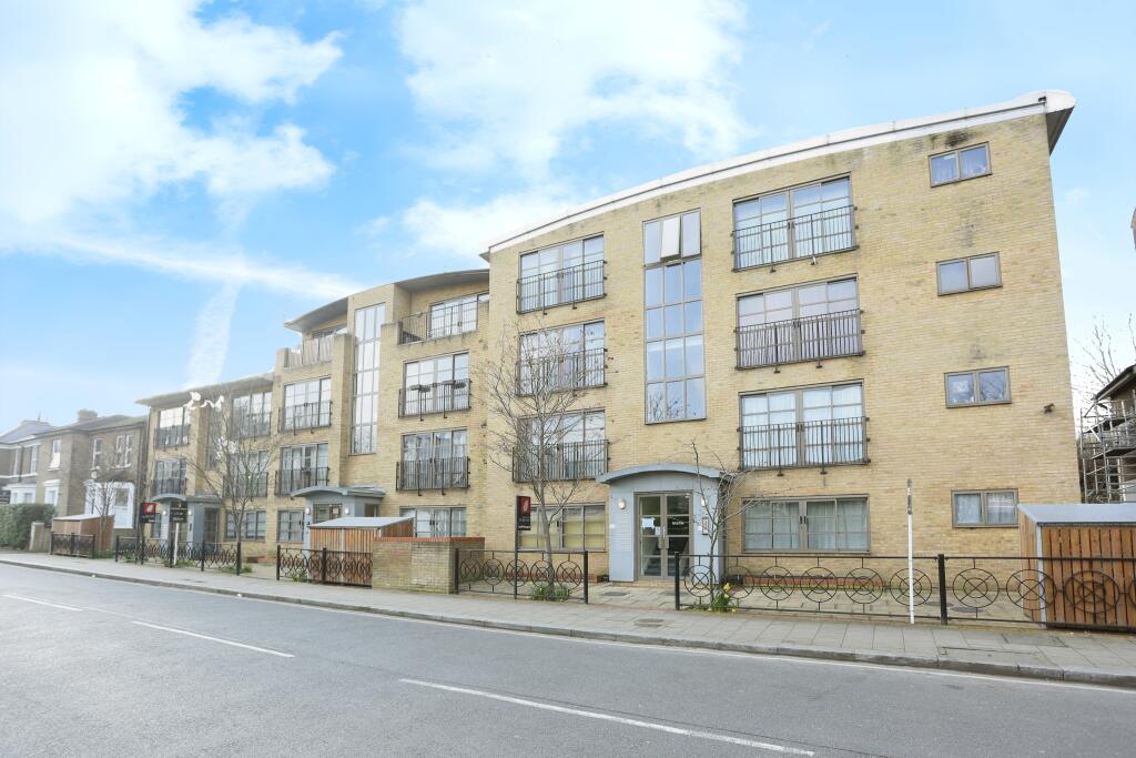 2 bedrooms Apartment in London, United Kingdom No. 10818