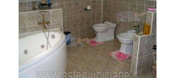 8 rooms Apartment in Mendicino, Italy No. 182532 15