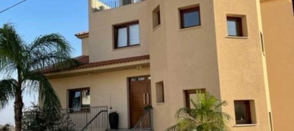 6 bedrooms Villa in Limassol, Cyprus No. 18575 2