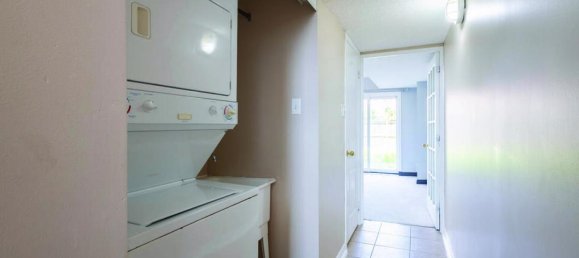 4 bedrooms House in Mississauga, Canada No. 679 3