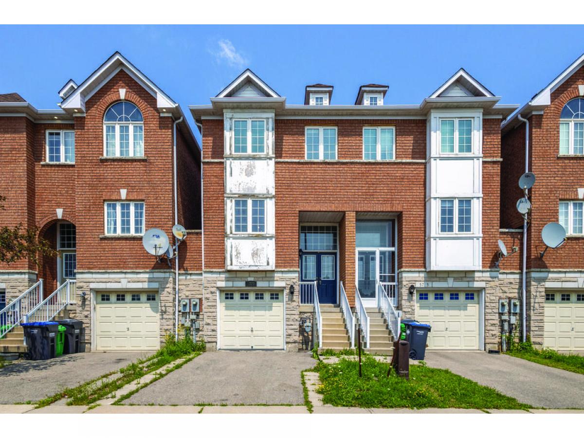 4 bedrooms House in Mississauga, Canada No. 679