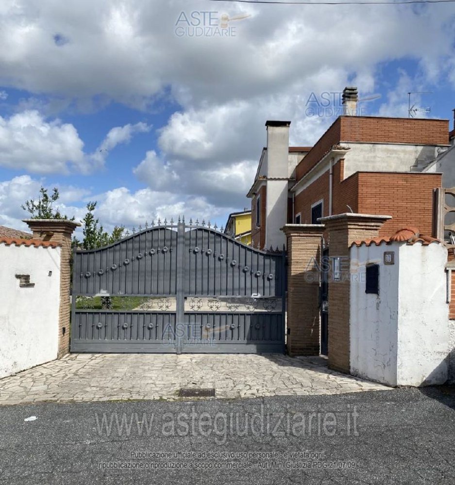 Apartamento de 4 habitaciónes en Pomezia, Italy No. 4533