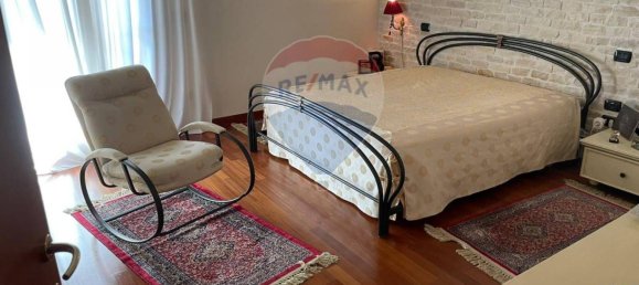 Villa de 3 dormitorios en Trani, Italy No. 347777 7