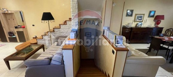 Villa de 3 dormitorios en Trani, Italy No. 347777 22