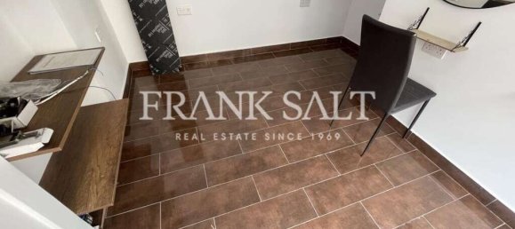 Shop in Sliema, Malta No. 13632 5