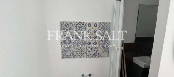 Shop in Sliema, Malta No. 13632 2