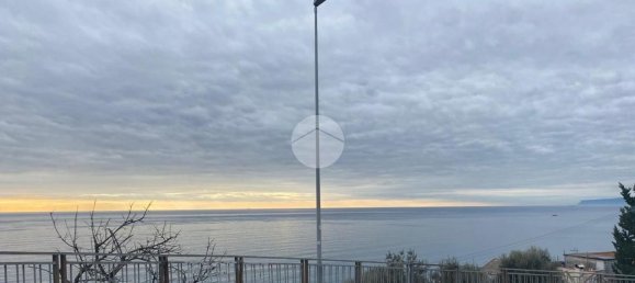 Gewerbliche Immobilie in Cogoleto, Italy 90m², Nr. 164461 34