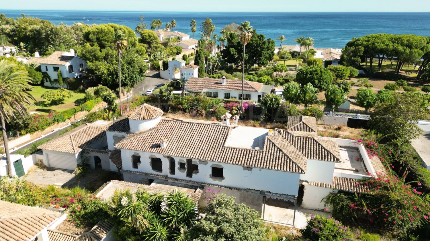 5 bedrooms Villa in Estepona, Spain No. 250239