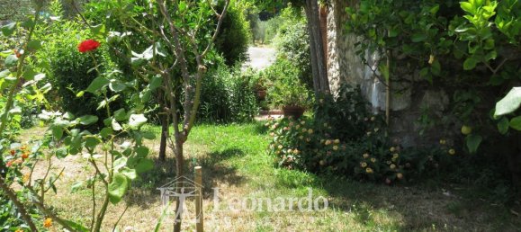 Дом с 10 комнатами в Лукка, Италия № 47969 45