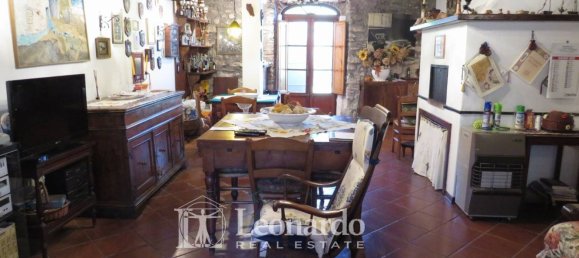 Дом с 10 комнатами в Лукка, Италия № 47969 49