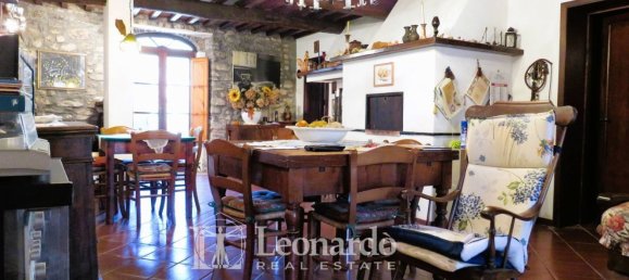 Дом с 10 комнатами в Лукка, Италия № 47969 6