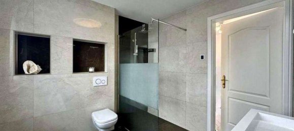 Villa de 5 dormitorios en Frankfurt am Main, Germany No. 70193 8