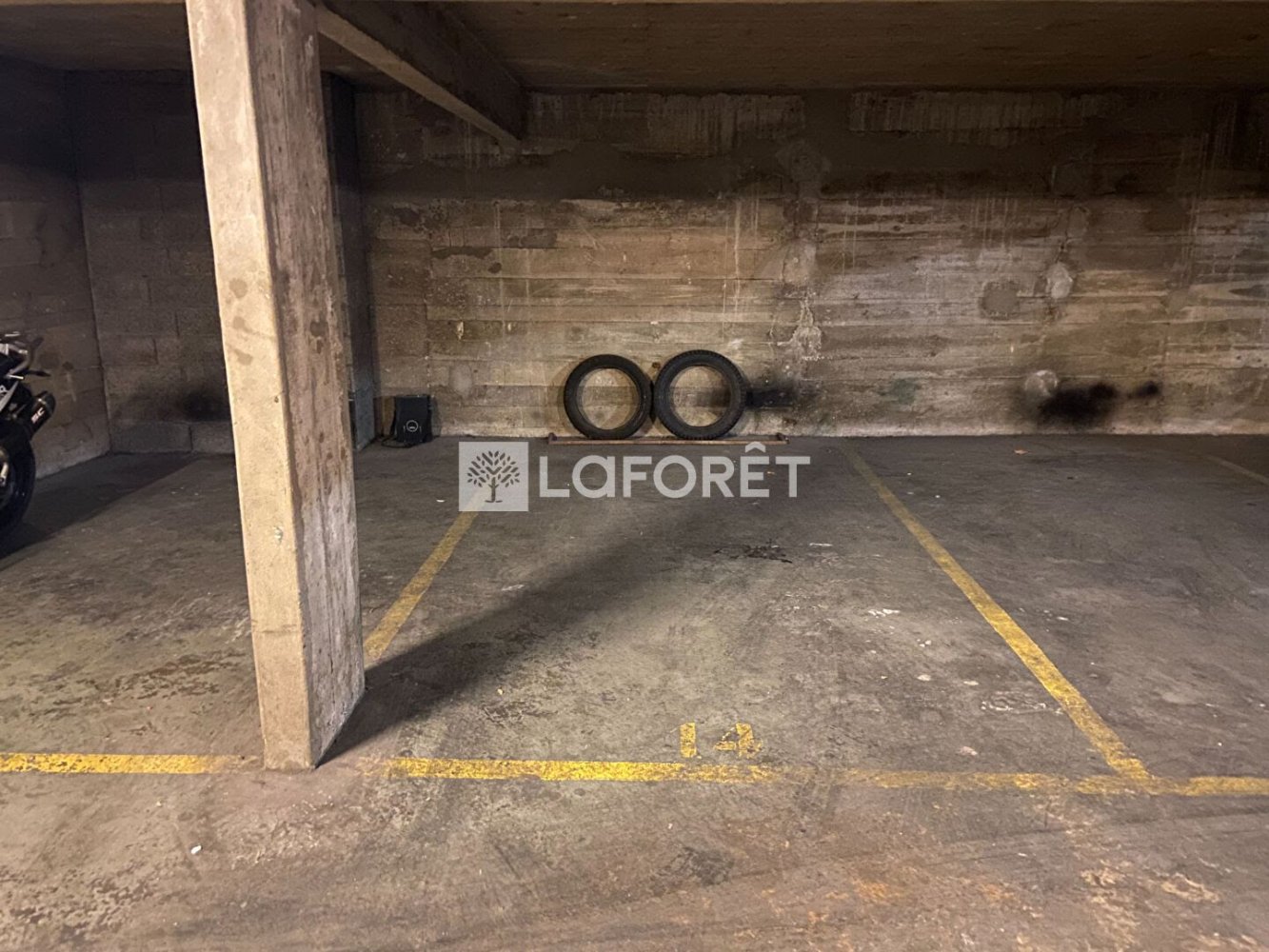 10m² Parking in Paris, France No. 184143