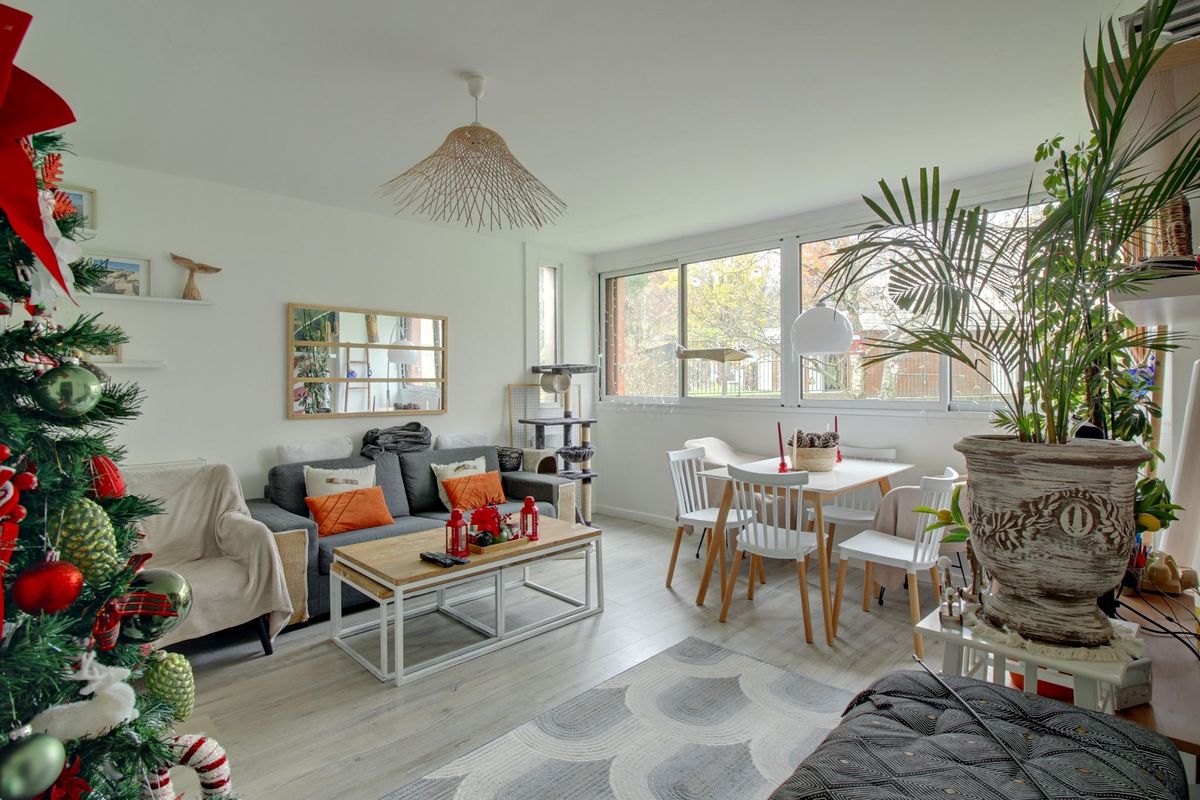 3 bedrooms Apartment in Poissy, France No. 163757