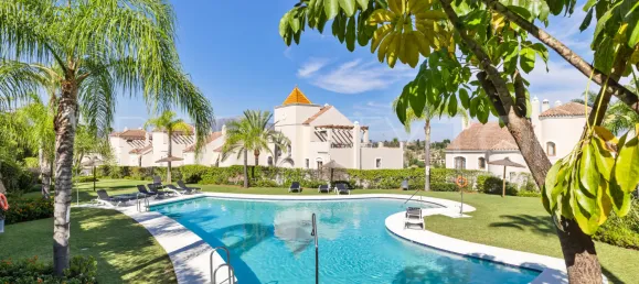 4 bedrooms Townhouse in Estepona, Spain No. 187685 4