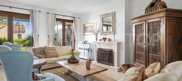 4 bedrooms Townhouse in Estepona, Spain No. 187685 3