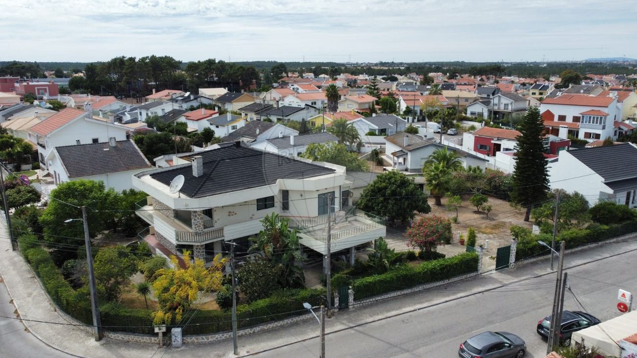 5 bedrooms House in Seixal, Portugal No. 27956