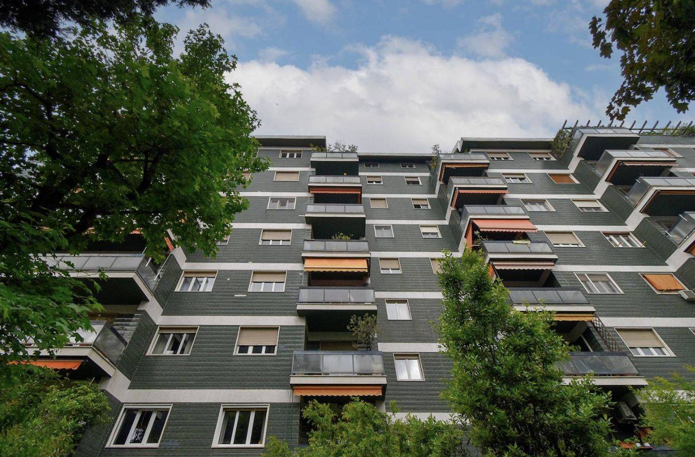 2 bedrooms Apartment in Milan, Italy No. 371738