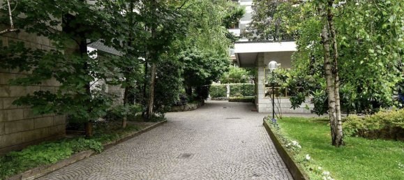 2 bedrooms Apartment in Milan, Italy No. 371738 3