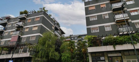 2 bedrooms Apartment in Milan, Italy No. 371738 2