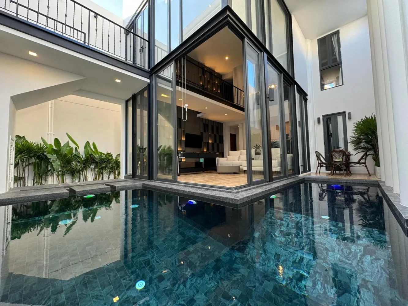 4 bedrooms Villa in Pattaya, Thailand No. 71817