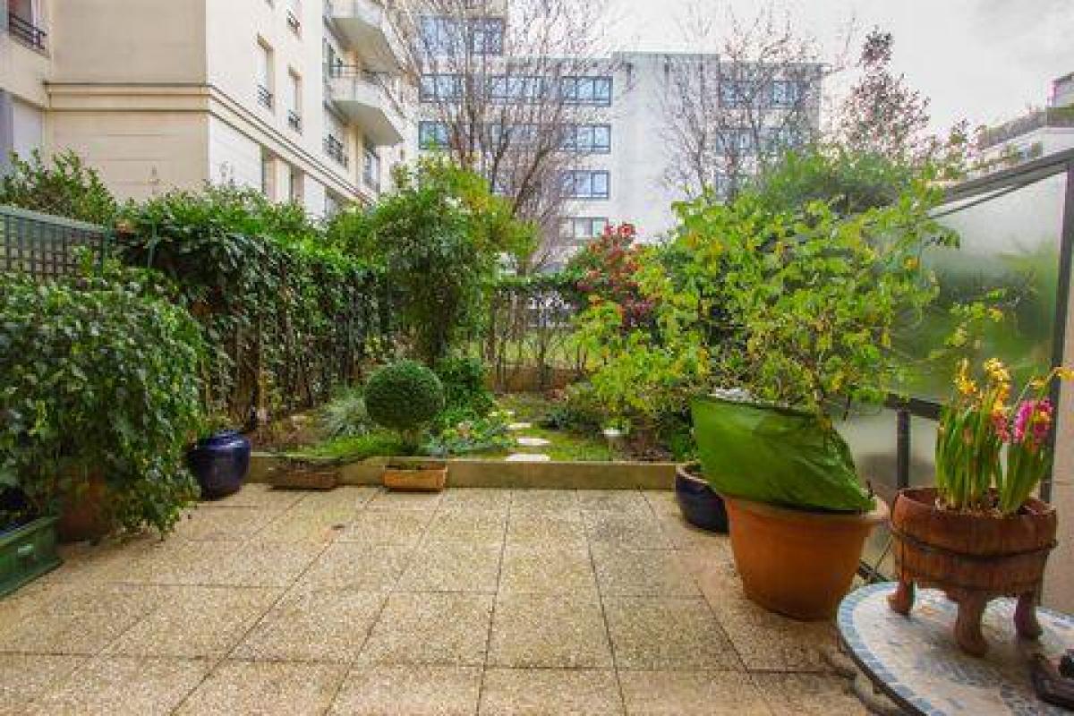 2 bedrooms Apartment in Montrouge, France No. 35894