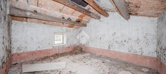 7 rooms House in Sant'Anna d'Alfaedo, Italy No. 135253 14