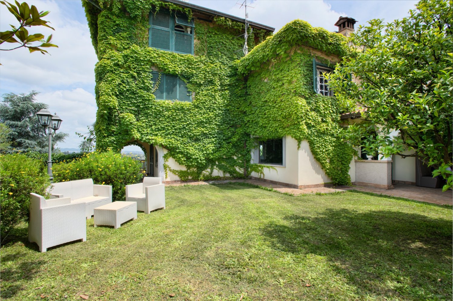 4 bedrooms Villa in Rome, Italy No. 60032