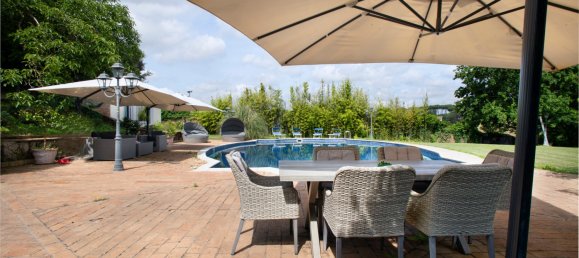 4 bedrooms Villa in Rome, Italy No. 60032 4