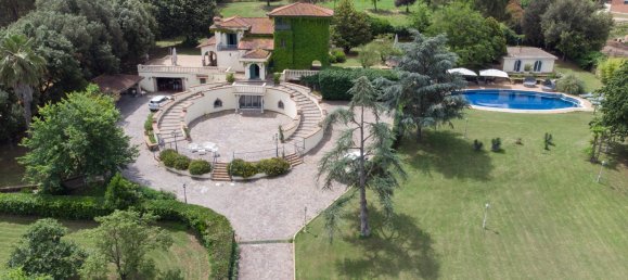 4 bedrooms Villa in Rome, Italy No. 60032 3