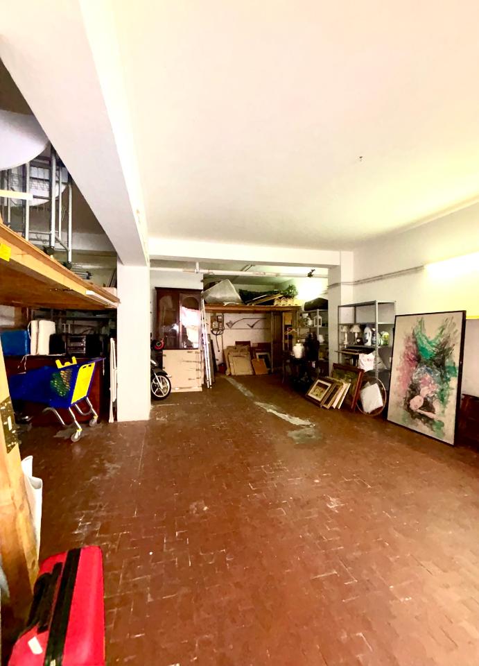 79m² Garage in Rome, Italy No. 88139