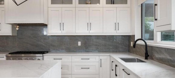 6 bedrooms House in British Columbia, Canada No. 1083 9