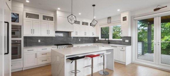 6 bedrooms House in British Columbia, Canada No. 1083 7